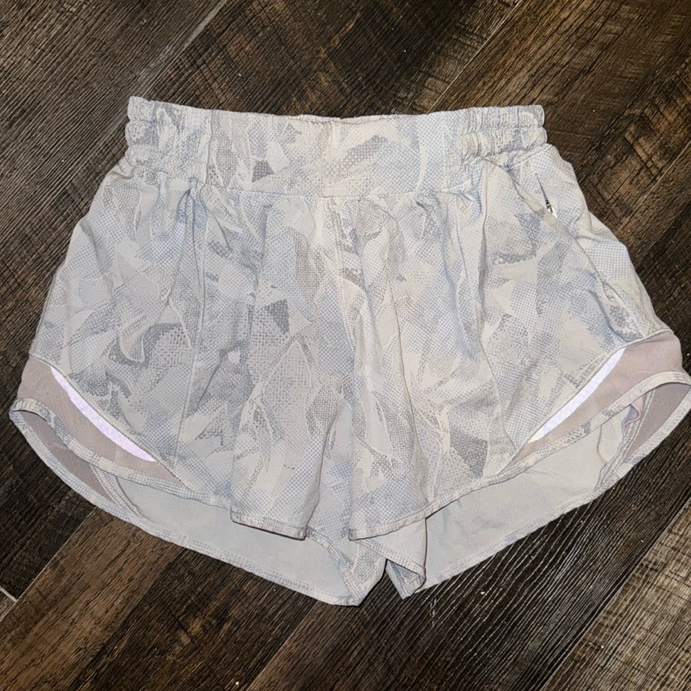 Lulu Lemon Hotty Hot 4” shorts